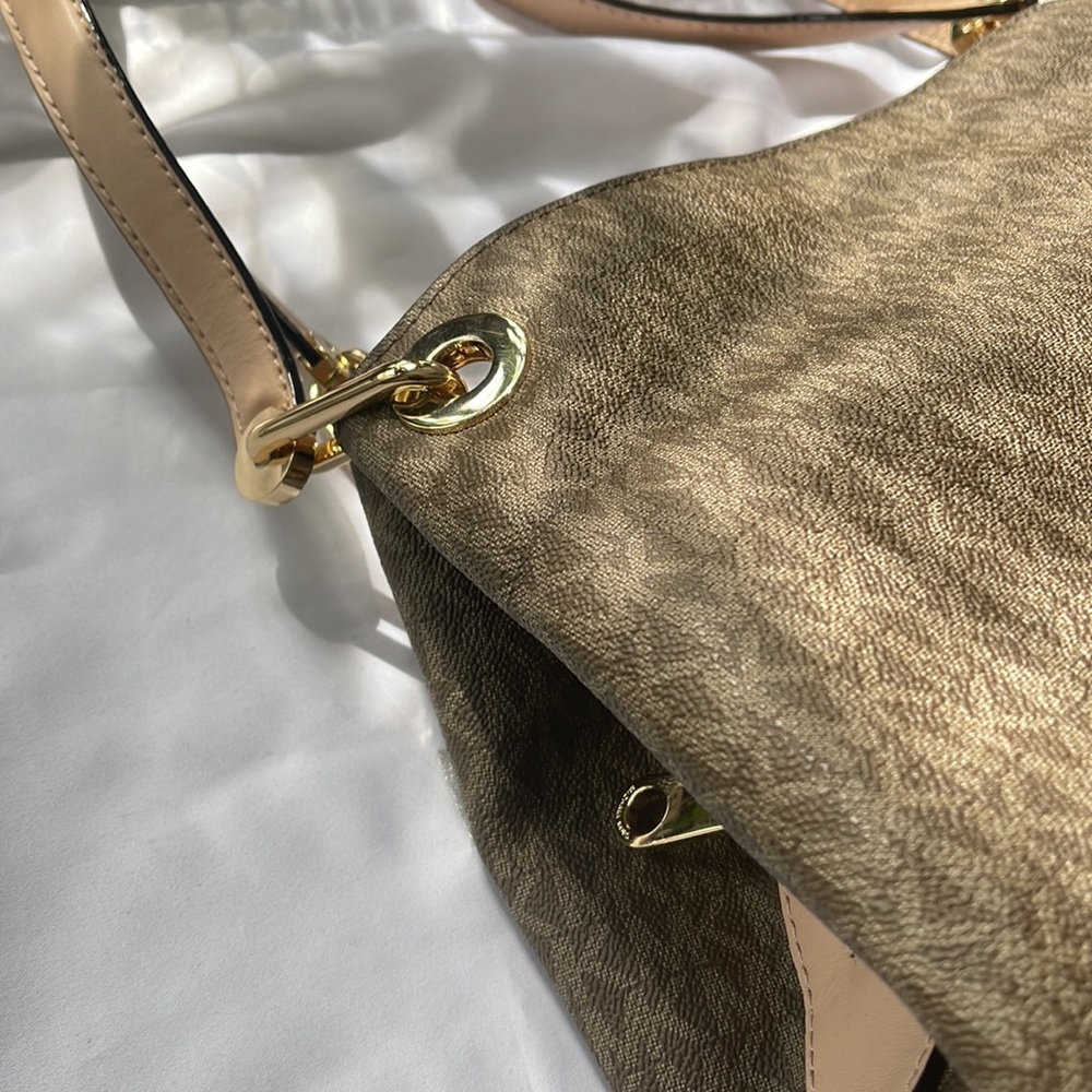 SOLD-Michael Kors Raven Large Shoulder Tote - Picture 8 of 11